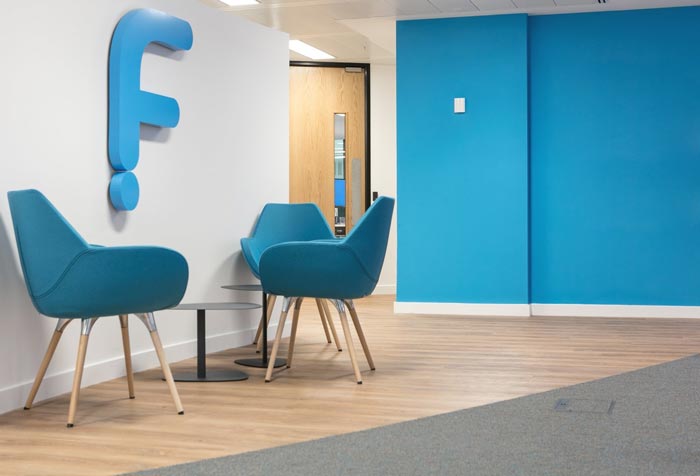 IT公司辦公室進門區域裝修設計案例效果圖