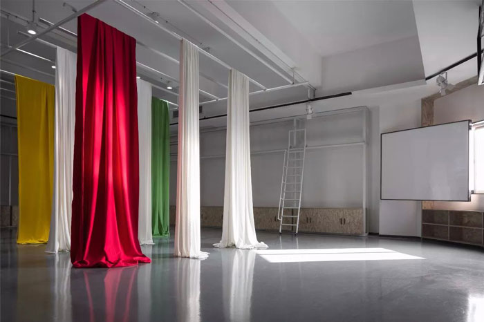 子公司辦公室布料區裝修設計平面圖