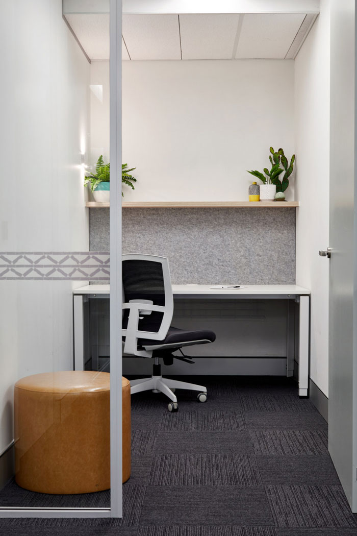 管理公司辦公室獨(dú)立辦公區(qū)裝修設(shè)計(jì)效果圖